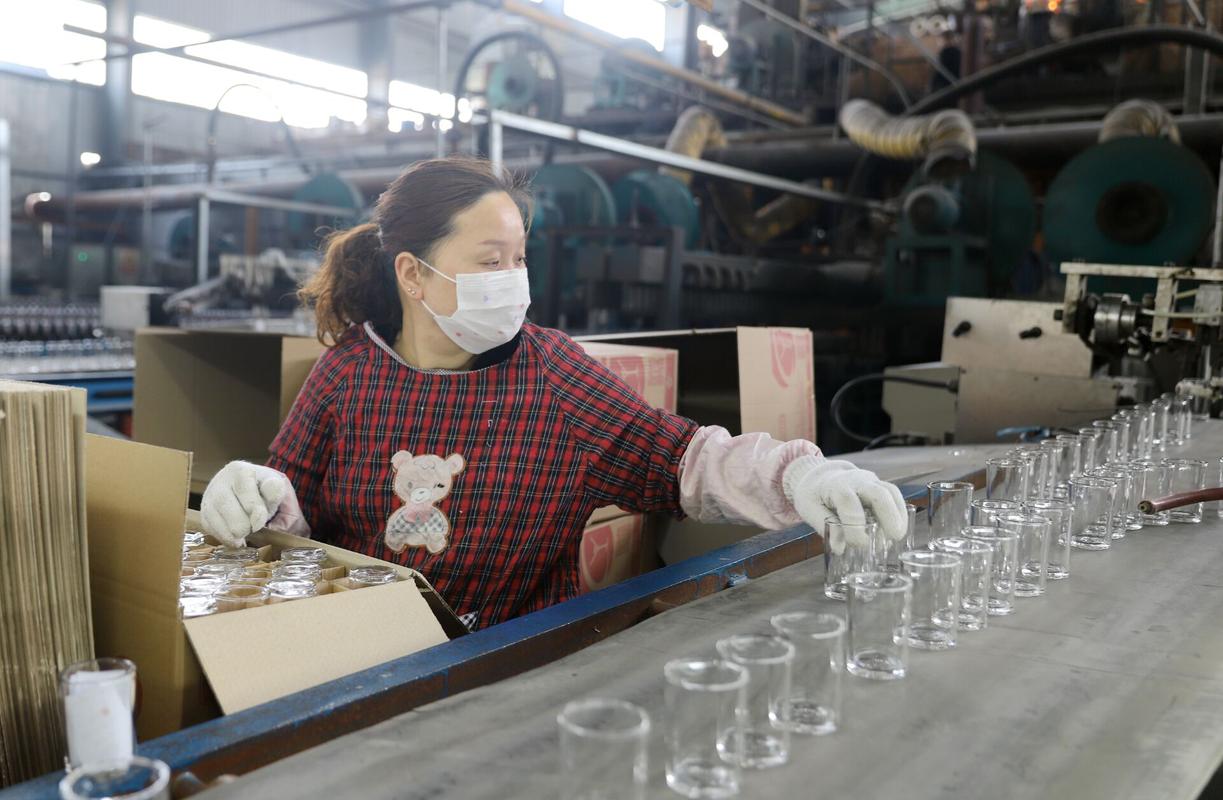 该企业是一家以"龙吟珏"品牌钢化杯为主的日用玻璃制品制造和销售的